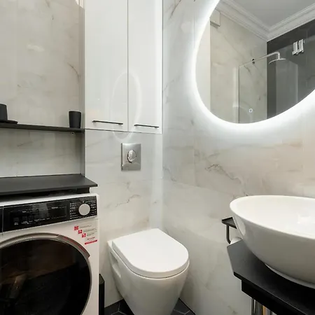 Przestronne Blisko Starego Miasta By Renters דירה *