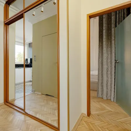 Przestronne Blisko Starego Miasta By Renters アパート ヴロツワフ