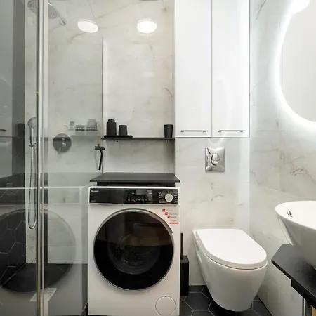 Przestronne Blisko Starego Miasta By Renters ヴロツワフ