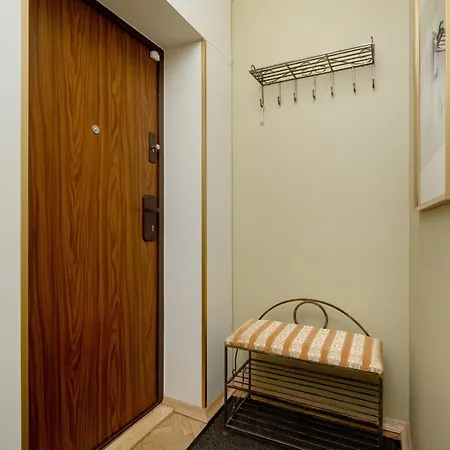 Przestronne Blisko Starego Miasta By Renters ヴロツワフ