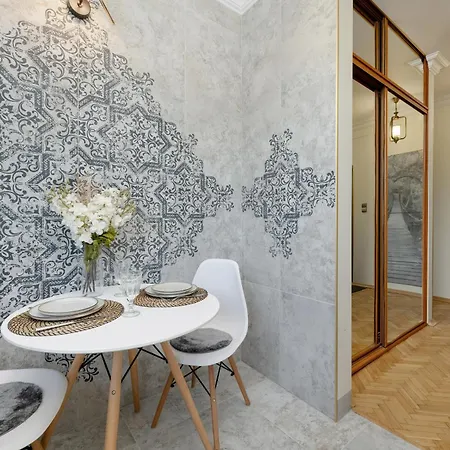 Apartment Przestronne Blisko Starego Miasta By Renters Wroclaw