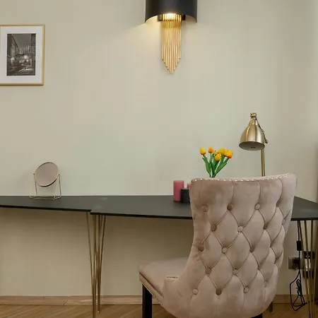 Przestronne Blisko Starego Miasta By Renters * ヴロツワフ